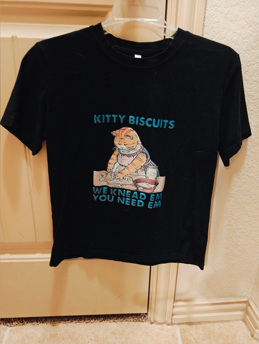 Kitty Biscuits 🖤 T-Shirt Black Featuring Orange Tabby Graphic